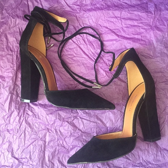 Lola Shoetique Shoes - NWOT Black Pointed Pumps